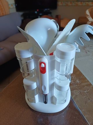 Set cucina 19 pz ,8 porta spezie, è accessori vari