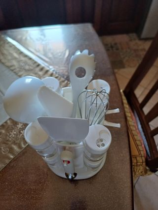Set cucina 19 pz ,8 porta spezie, è accessori vari