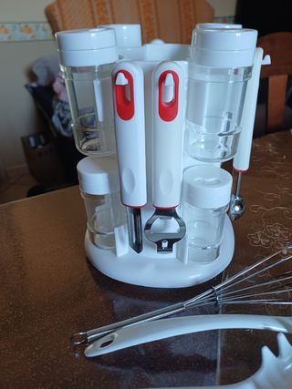 Set cucina 19 pz ,8 porta spezie, è accessori vari