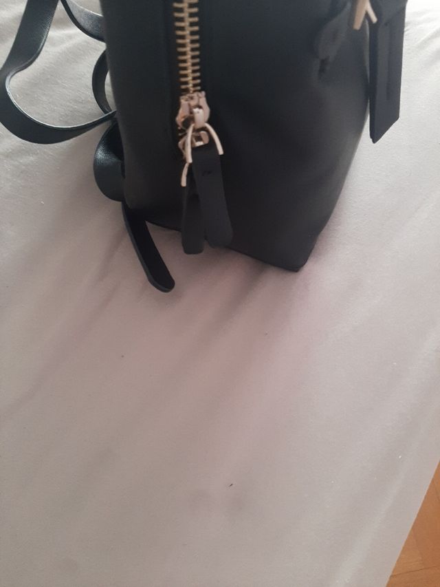 Mochila negra nueva