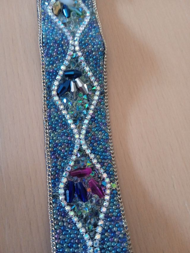 Braccialetto blu con chiusura magnetica