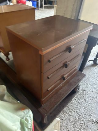 Mesilla de 3 cajones madera