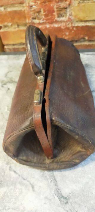 Maletín médico vintage marrón