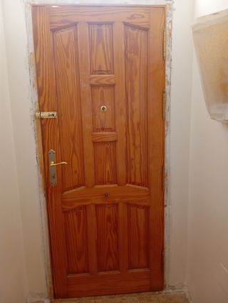 Puerta exterior madera maciza