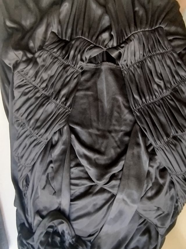 Vestido negro drapeado