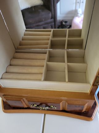 Joyero musical antiguo