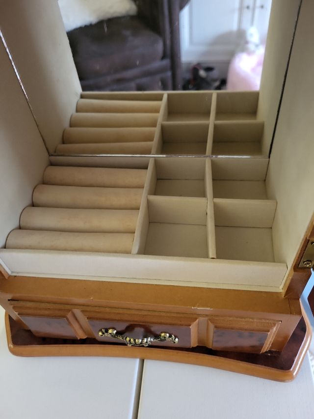 Joyero musical antiguo