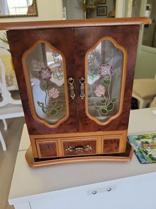 Joyero musical antiguo