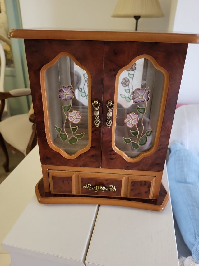 Joyero musical antiguo