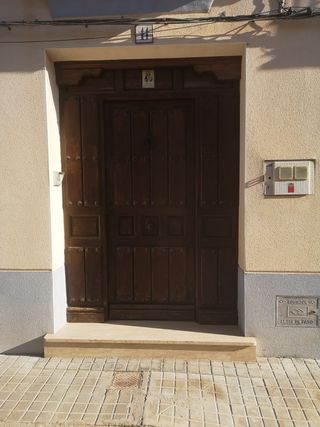 Se restauran todo tipo de puertas viejas