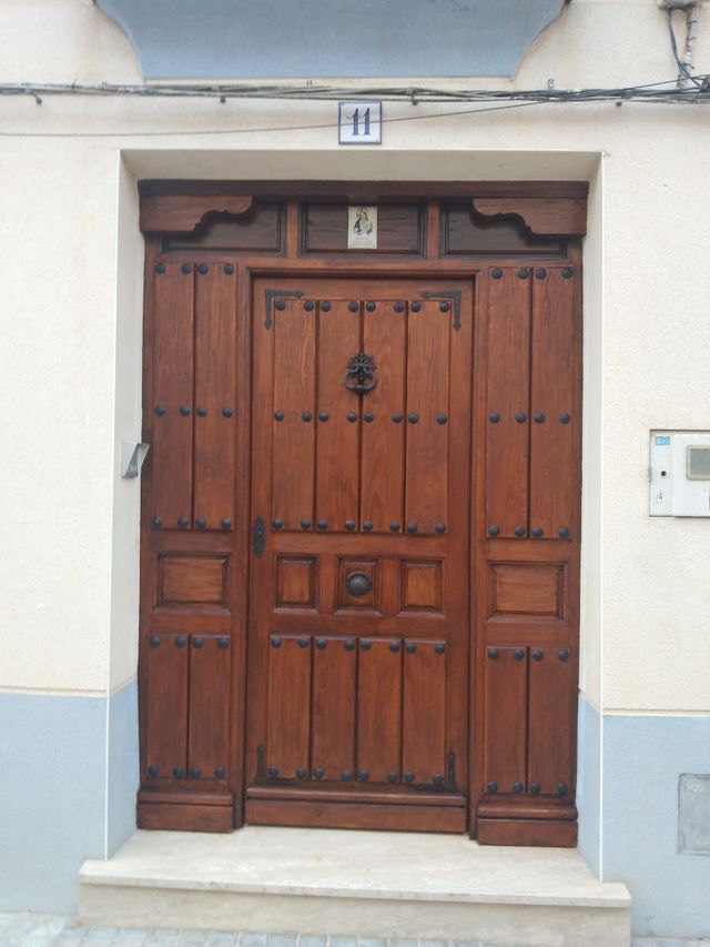 Se restauran todo tipo de puertas viejas