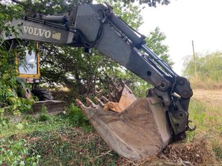 Excavadora Giratoria de ruedas Volvo EW230 usada
