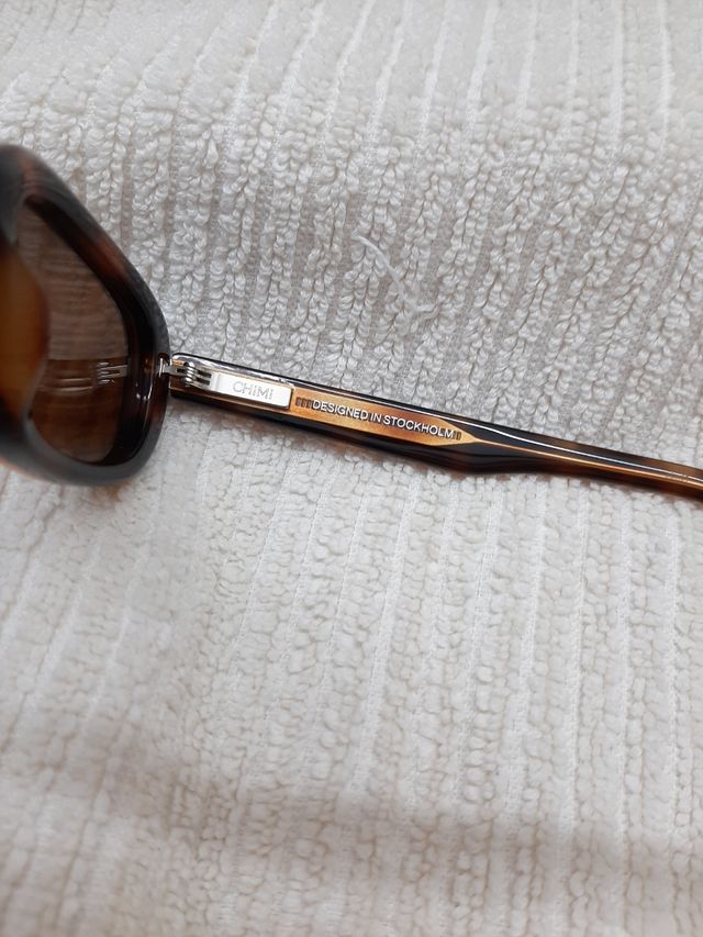 Gafas de sol. marrón