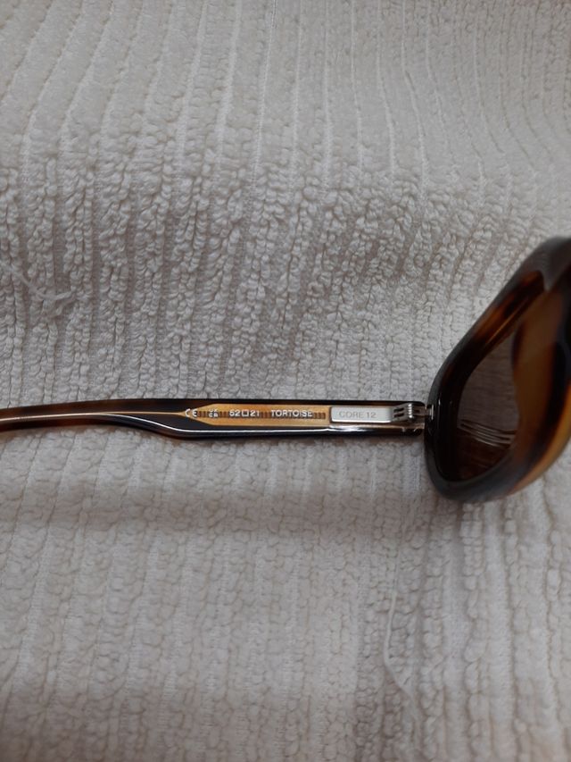 Gafas de sol. marrón