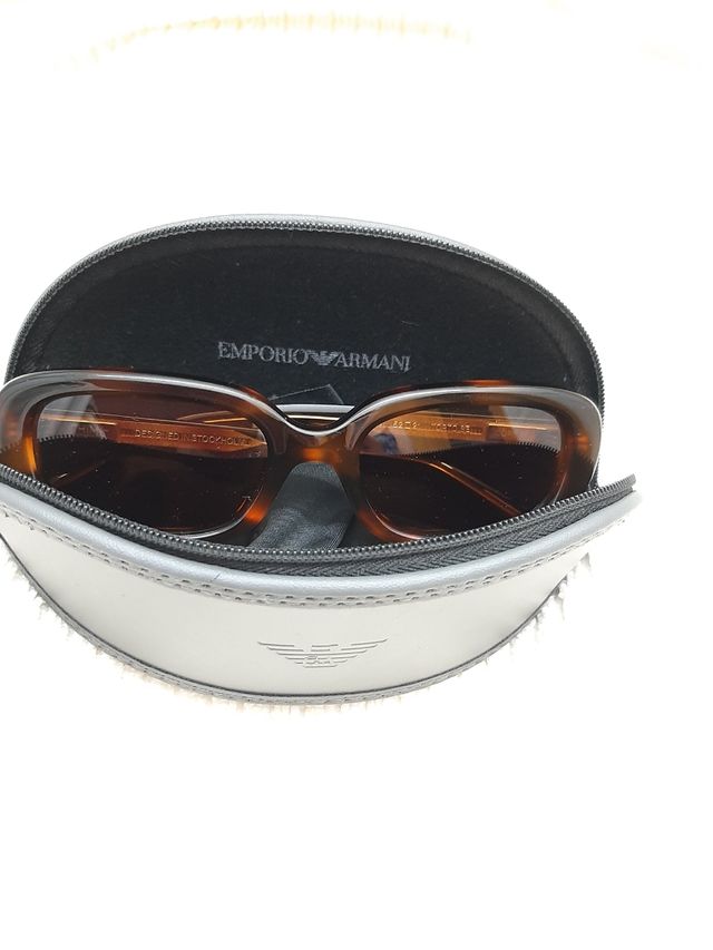 Gafas de sol. marrón