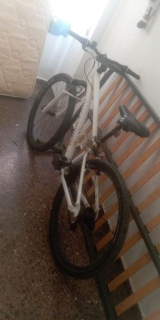 Bicicleta montaña blanca