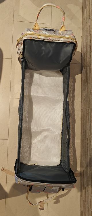 Mochila de bebe con cuna/cambiador incluido