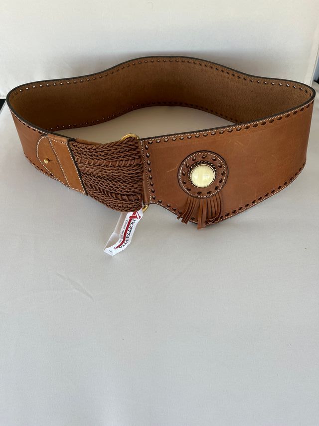 Cintura vintage femminile in cuoio e corda marrone