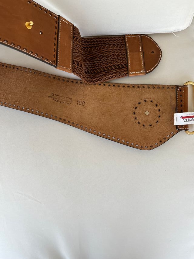 Cintura vintage femminile in cuoio e corda marrone