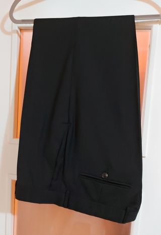 TRAJE COMPLETO DE COLOR NEGRO, MUY ELEGANTE, NUEVO