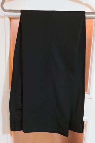 TRAJE COMPLETO DE COLOR NEGRO, MUY ELEGANTE, NUEVO