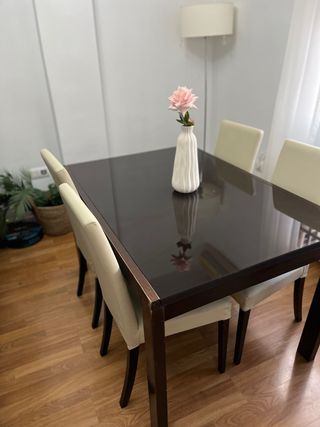 Mesa extensible comedor y 4 sillas