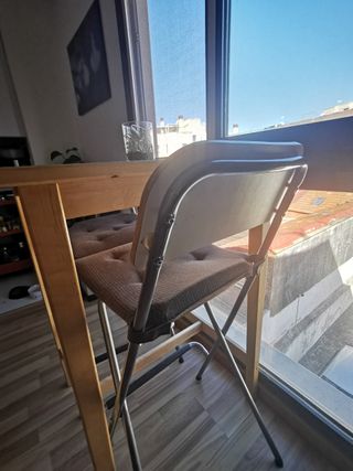 Mesa y 2 sillas plegables