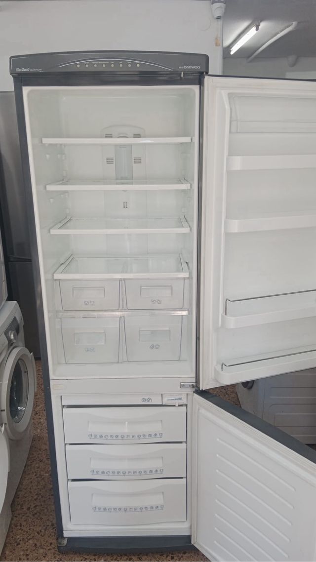 Nevera Daewoo 1.85m - Garantía