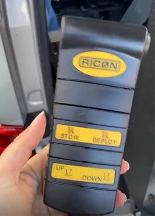 Plataforma elevadora PMR coche