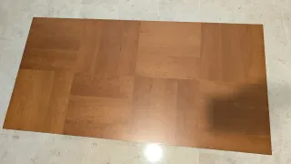  Dos Mesas de salón a juego  de madera maciza.