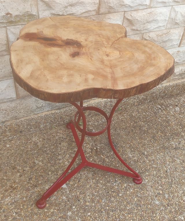 Mesa forja roja carrocero, base madera