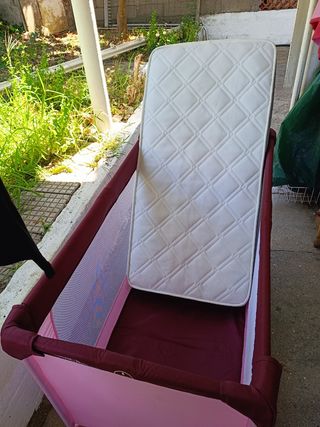 Cuna viaje bebé rosa