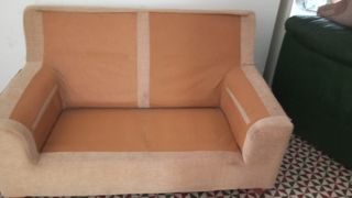 Sofá beige 2 plazas. Tengo disponible sofás más 