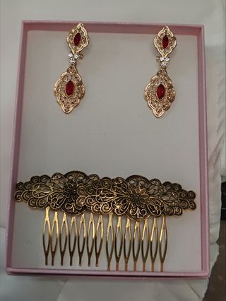 Pendientes y peinetas baturra