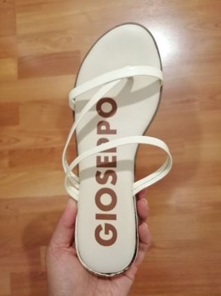 Sandalias blancas de tiras