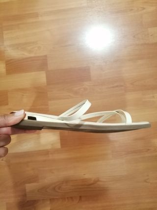 Sandalias blancas de tiras