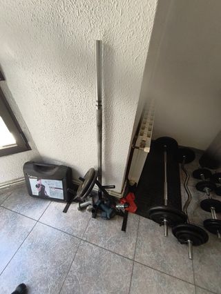 Pesas + 100 kg y barras de pesas
