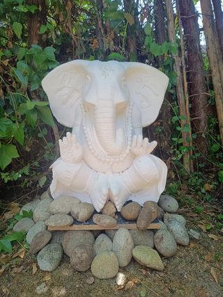 Escultura Ganesha jardín