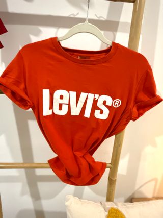 Camisetas de marca mujer 10€ cada una 