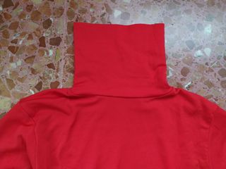 Jersey cuello alto rojo