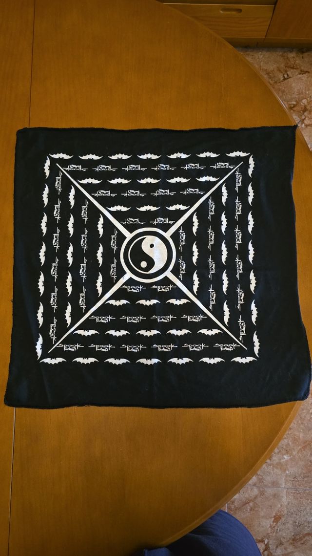 Pañuelo Spook: accesorio elegante