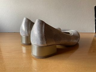 Zapatos Pitillos beige y plata