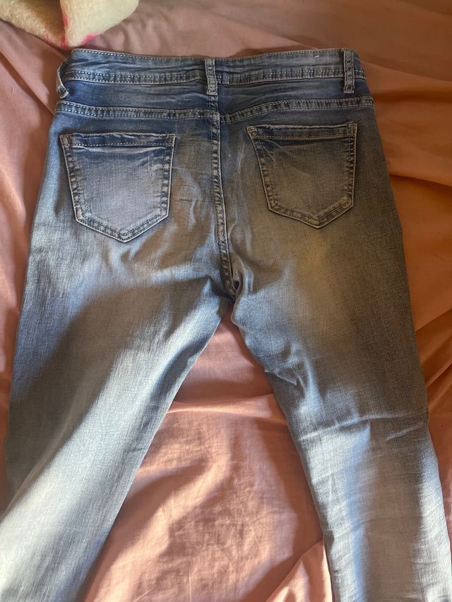 Jeans ajustados con pedrería , talla pequeño