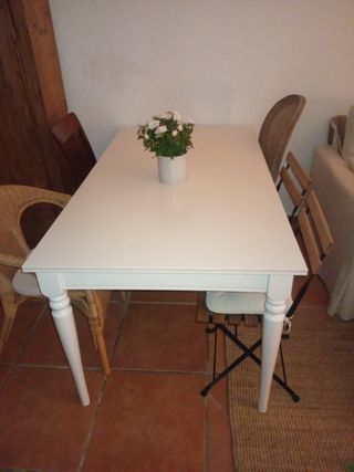 Mesa comedor Ikea extensible blanco.