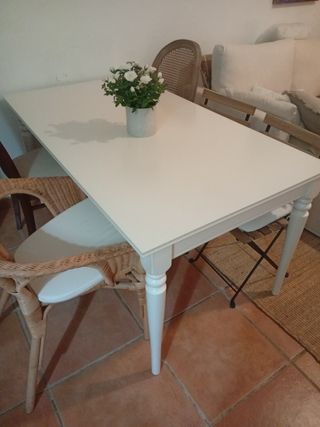 Mesa comedor Ikea extensible blanco.