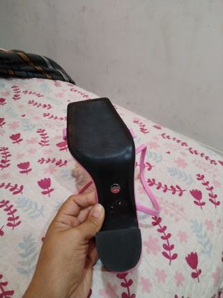 Sandalias Zara rosa tacón bajo