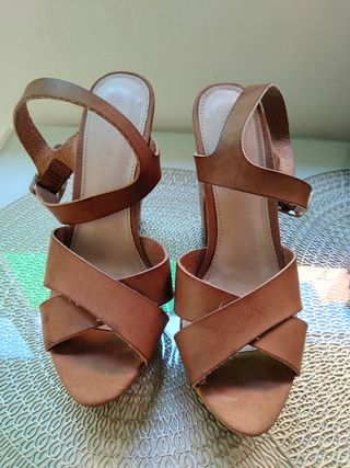 Tacones cuña marrón