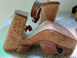 Tacones cuña marrón
