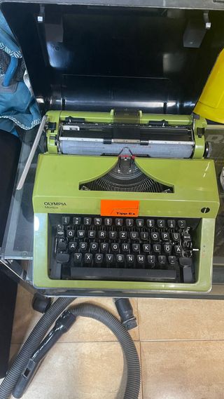 Máquina escribir Olympia Monica