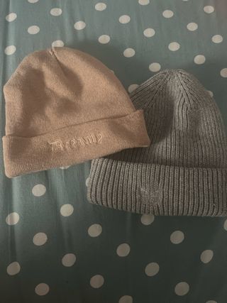 pack 2 Gorros bershka- Beige y Gris